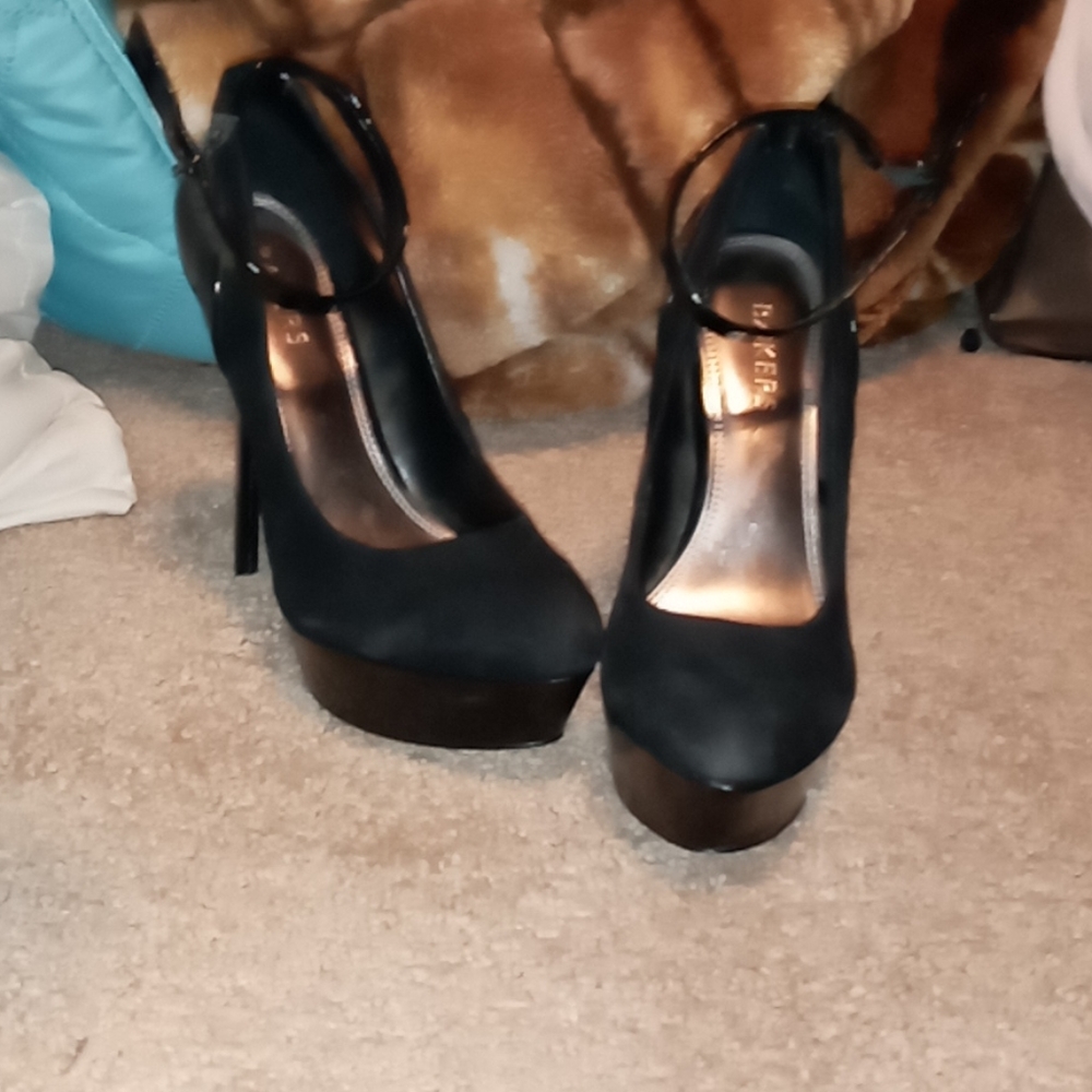 Heels - Picture 2 of 3
